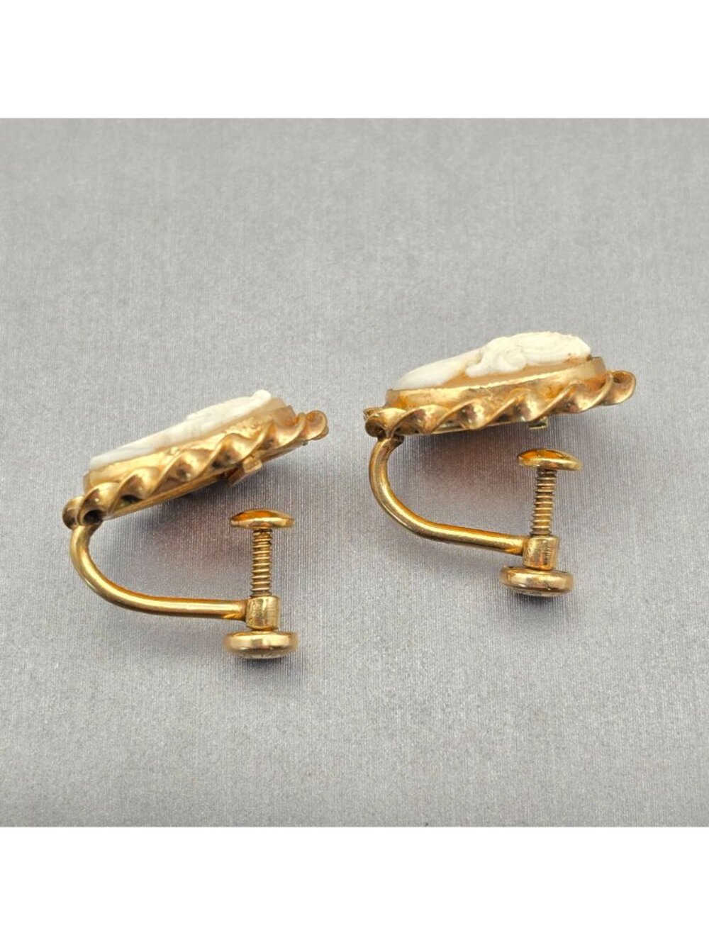 Vintage Cameo Earrings 12K Gold Filled Shell AMCO Mid Century Screw Back - Picture 4 of 9